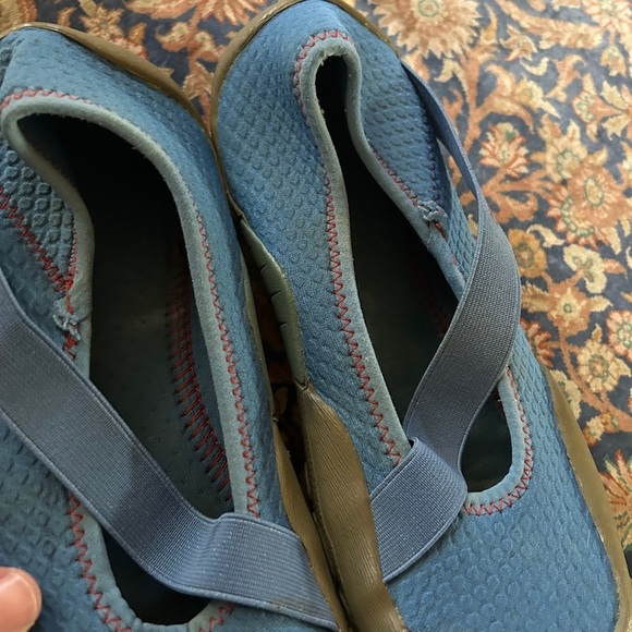 GUC Keen water shoes. Blue. Rubber soles. Size 9. Lots of wear left. - Picture 4 of 10